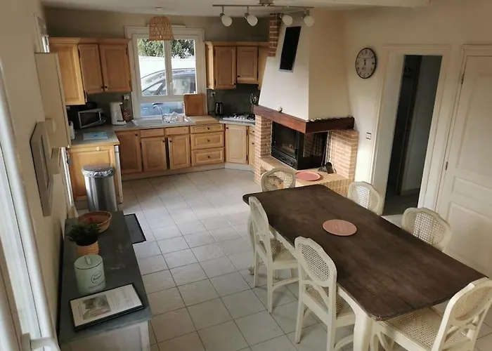 La Belvilloise , Maison 6 Personnes Avec Jardin Terrasse Et Proche Dom wakacyjny *