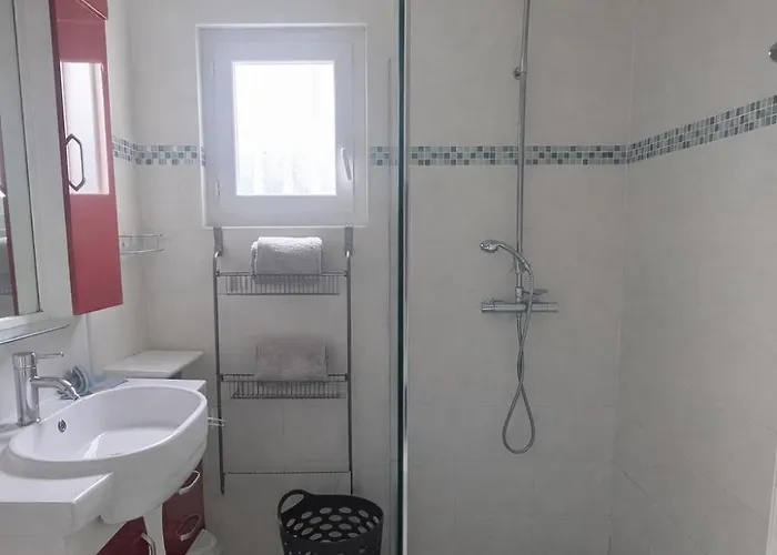 Dom wakacyjny La Belvilloise , Maison 6 Personnes Avec Jardin Terrasse Et Proche *